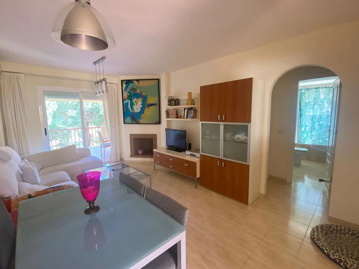 2 Bedroom Middle Floor Apartment for Sale in Calahonda, Málaga - Image 6