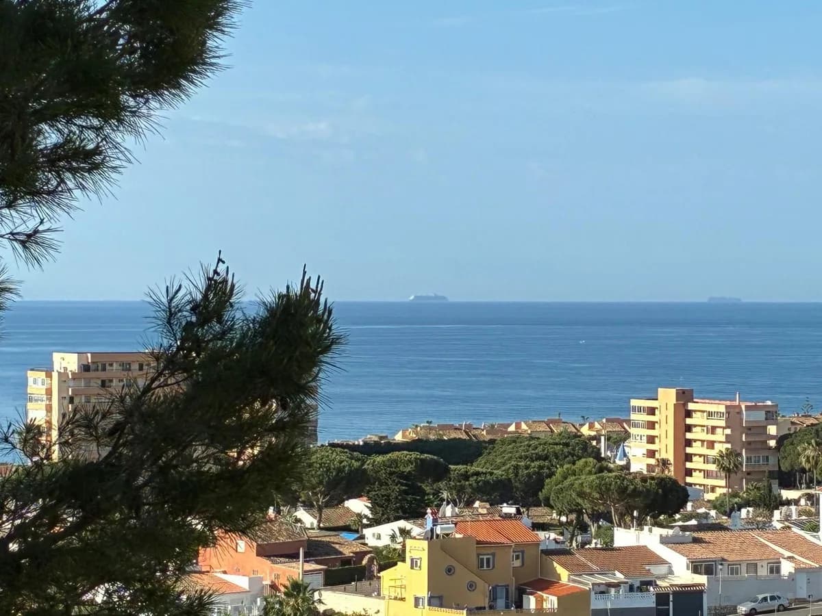 2 Bedroom Top Floor Apartment for Sale in Riviera del Sol, Málaga - Image 7