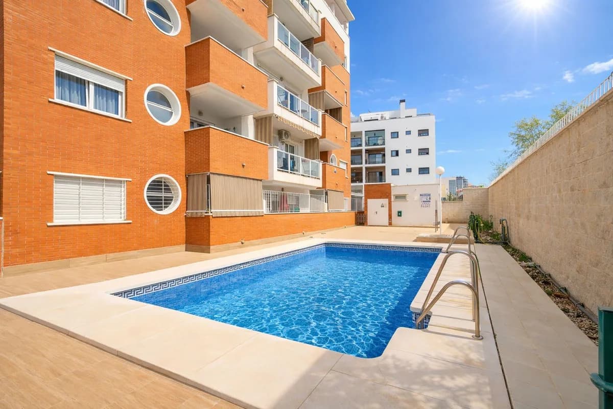 2 Bedroom Middle Floor Apartment for Sale in Fuengirola, Málaga