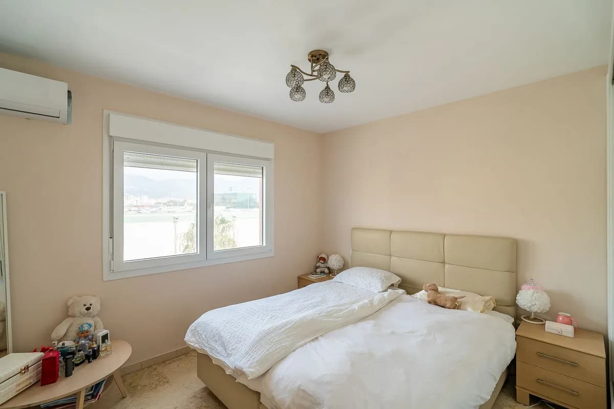 2 Bedroom Middle Floor Apartment for Sale in Fuengirola, Málaga - Image 4