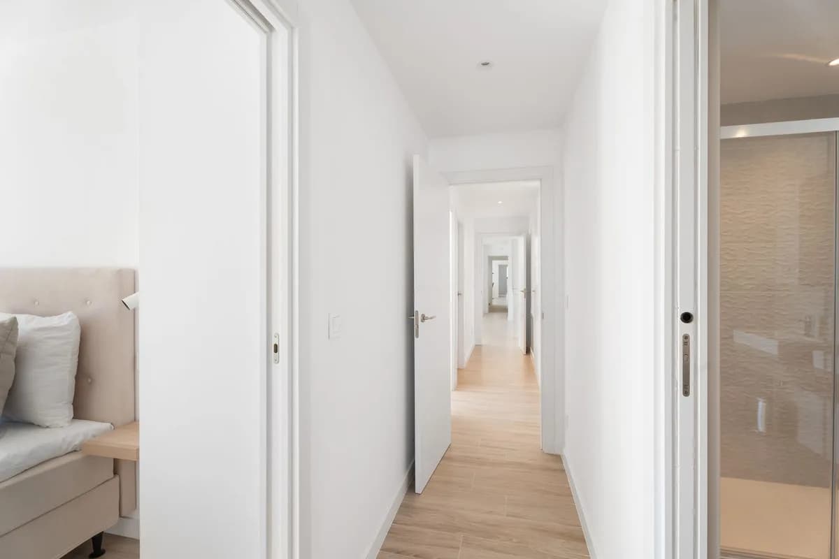 4 Bedroom Middle Floor Apartment for Sale in La Cala de Mijas, Málaga - Image 9