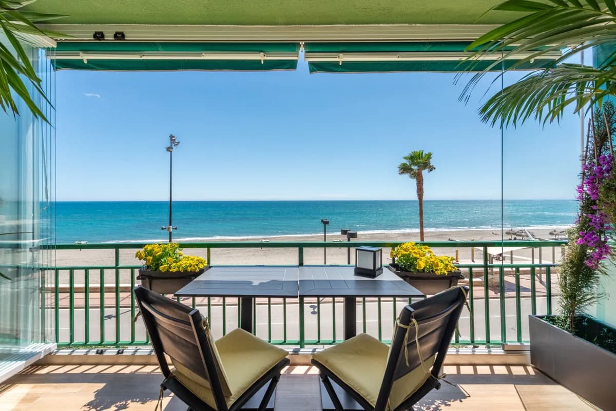 3 Bedroom Middle Floor Apartment for Sale in Carvajal, Málaga