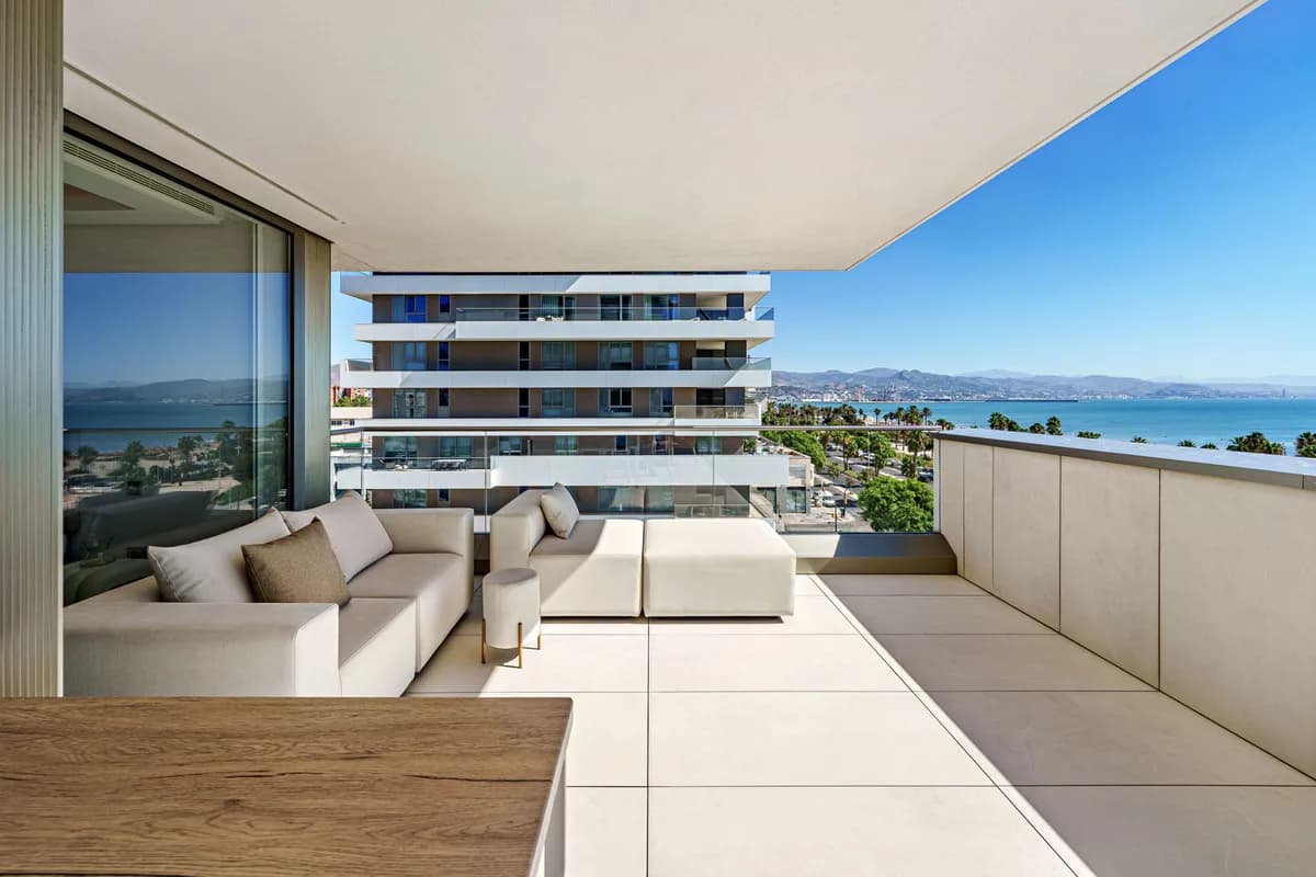 2 Bedroom Middle Floor Apartment for Sale in Pacífico, Málaga