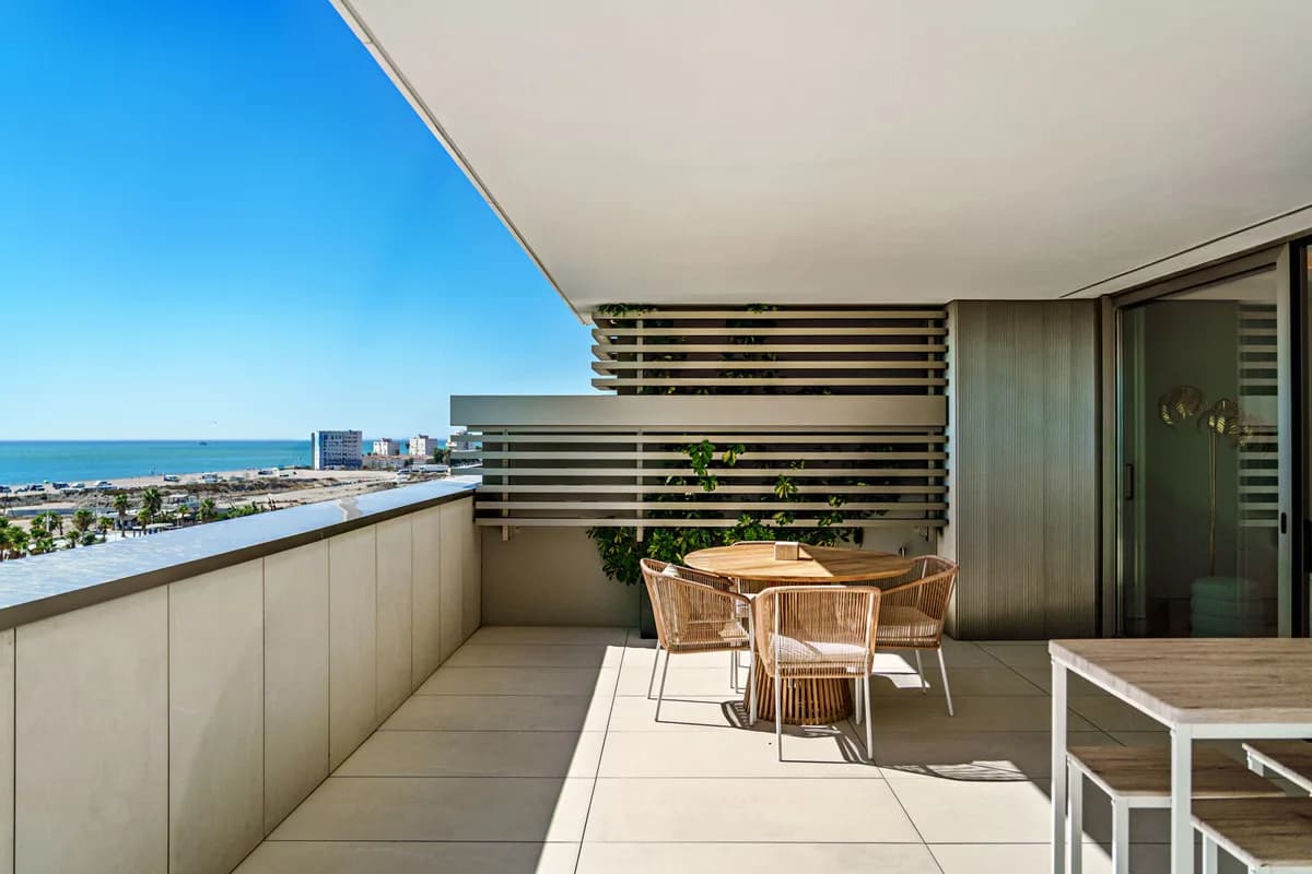 2 Bedroom Middle Floor Apartment for Sale in Pacífico, Málaga - Image 3