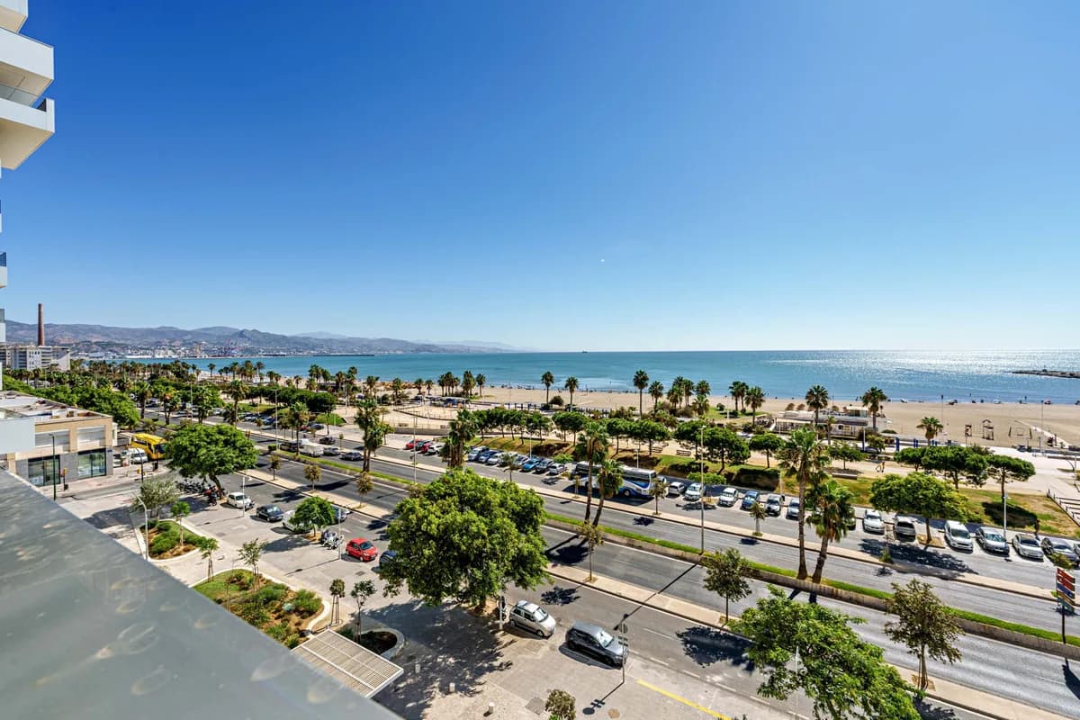 2 Bedroom Middle Floor Apartment for Sale in Pacífico, Málaga - Image 4