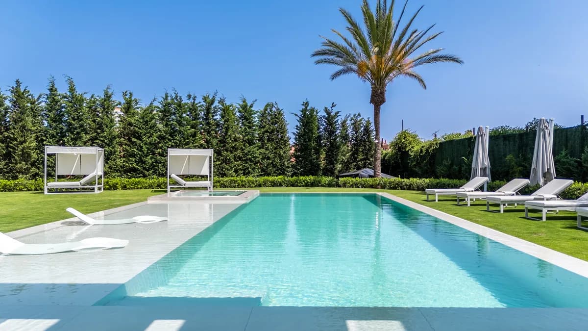 6 Bedroom Detached Villa for Sale in Los Monteros, Málaga - Image 3