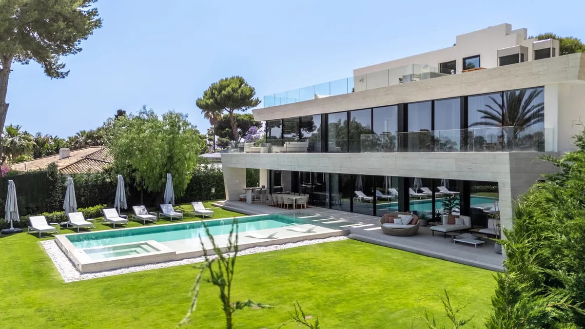 6 Bedroom Detached Villa for Sale in Los Monteros, Málaga - Image 5