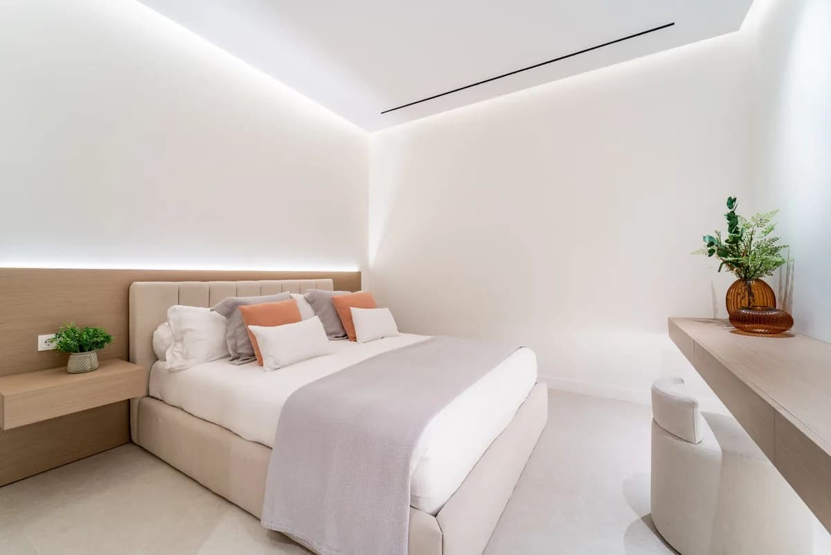 6 Bedroom Detached Villa for Sale in Los Monteros, Málaga - Image 7