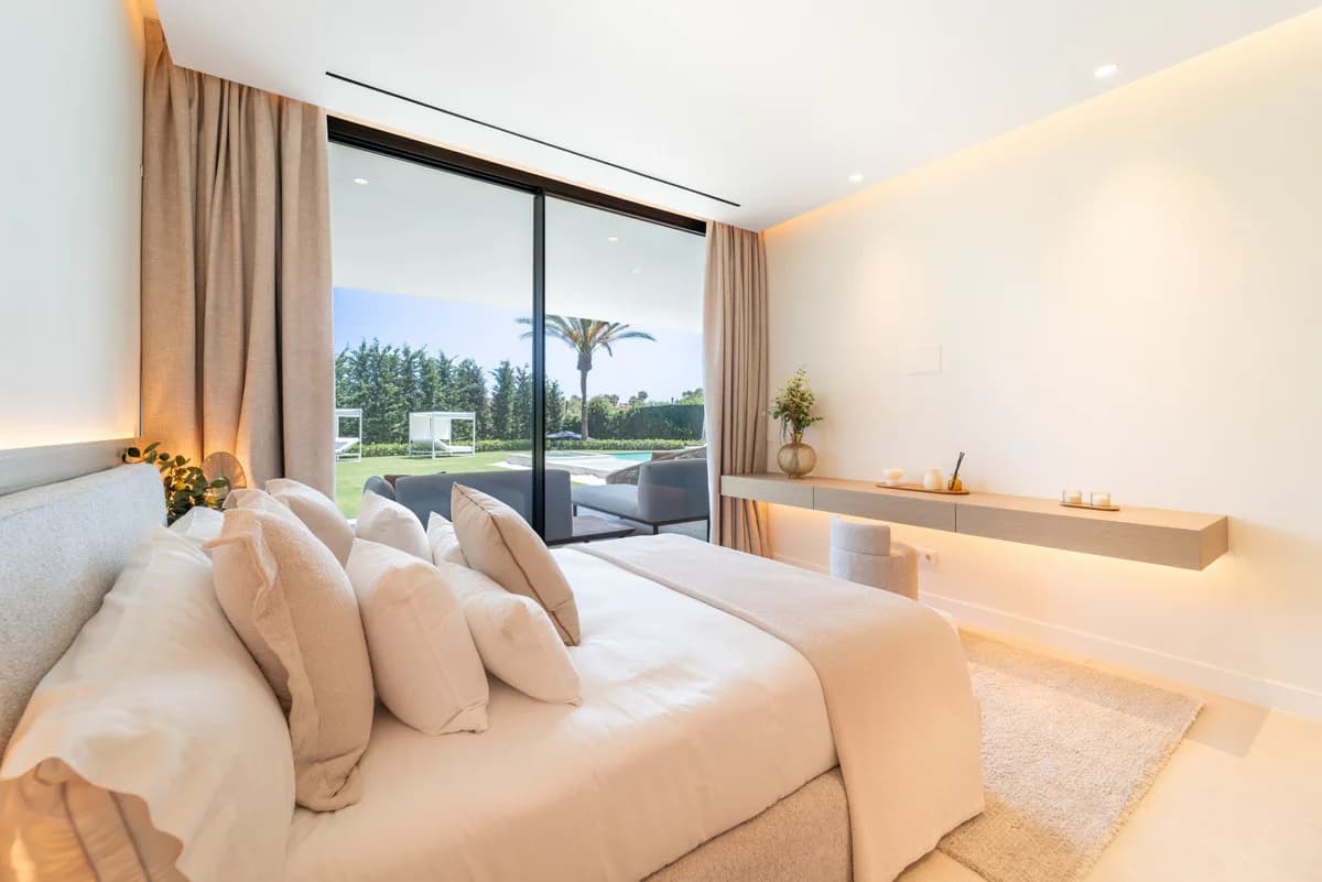 6 Bedroom Detached Villa for Sale in Los Monteros, Málaga - Image 9