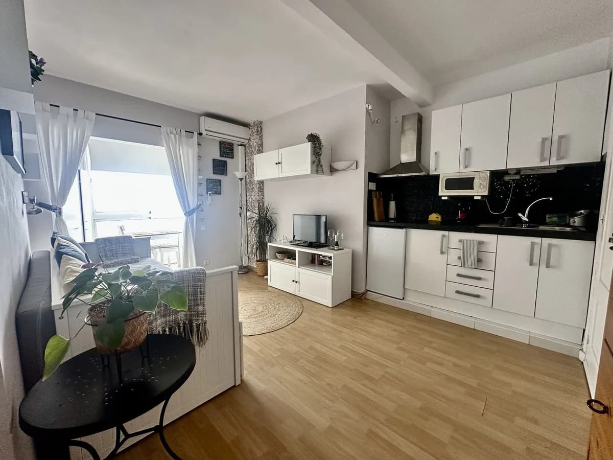 Middle Floor Studio for Sale in Calahonda, Málaga - Image 5