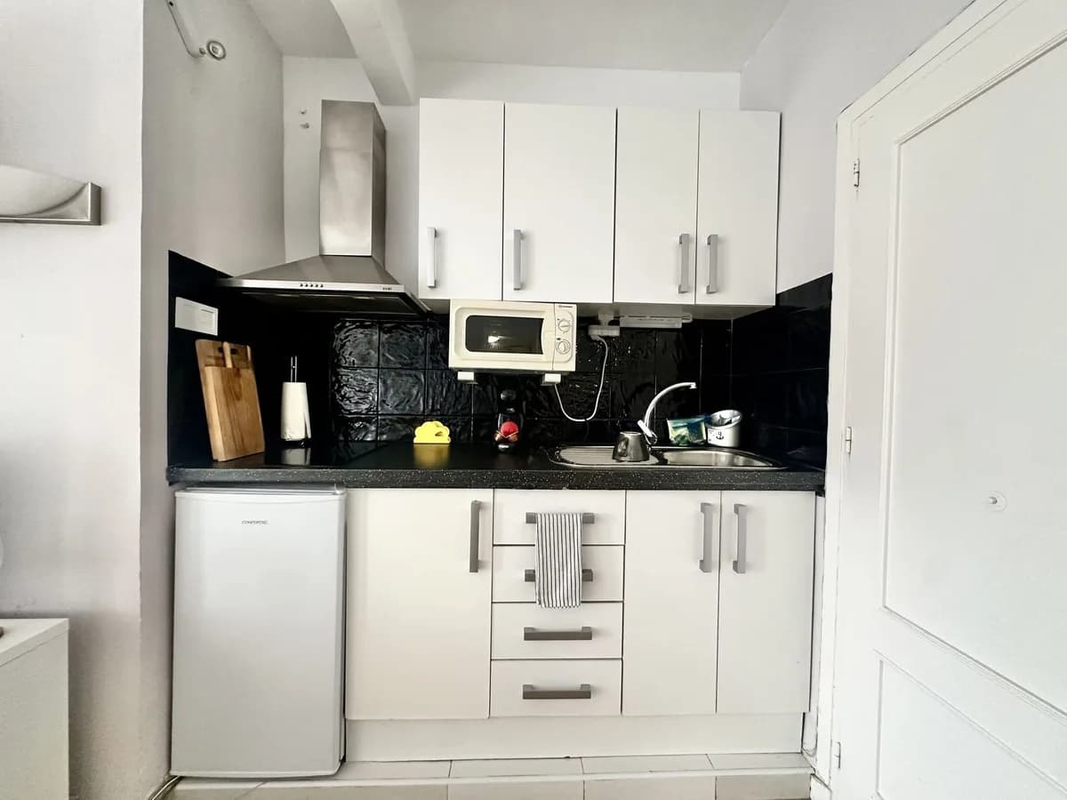 Middle Floor Studio for Sale in Calahonda, Málaga - Image 7