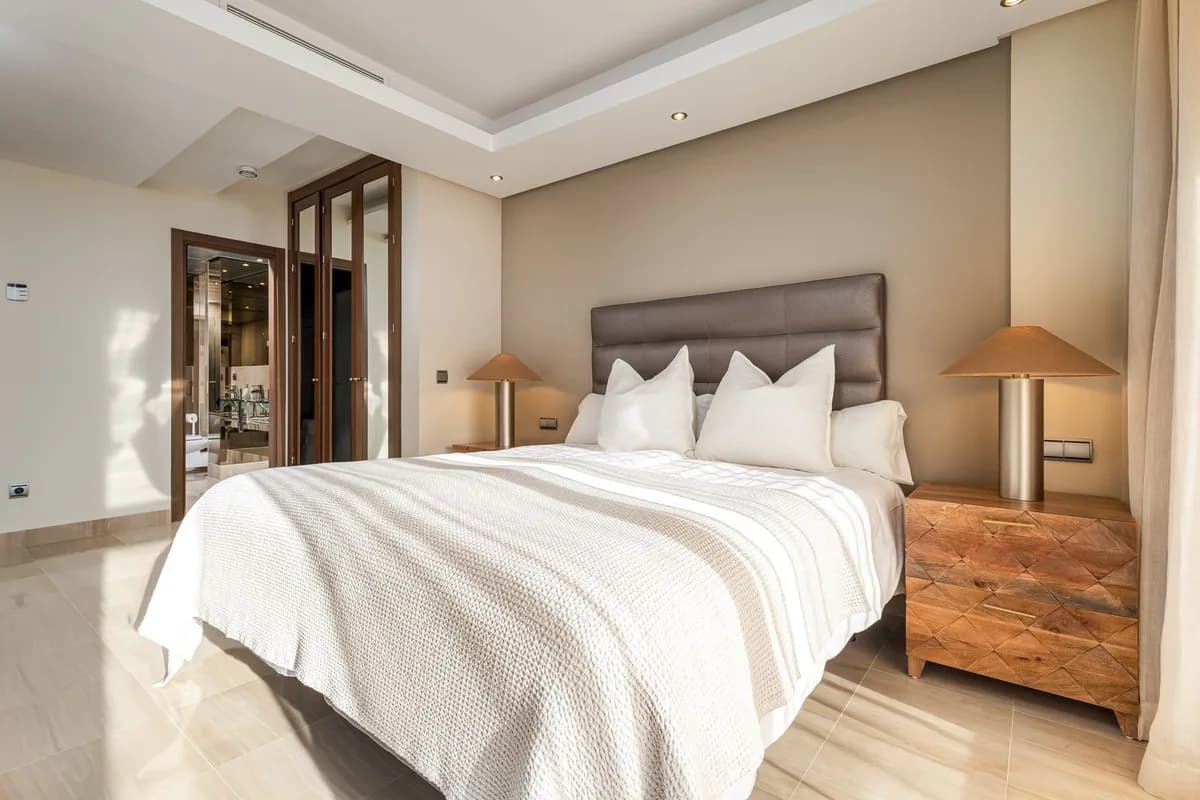 4 Bedroom Penthouse Duplex for Sale in Estepona, Málaga - Image 7