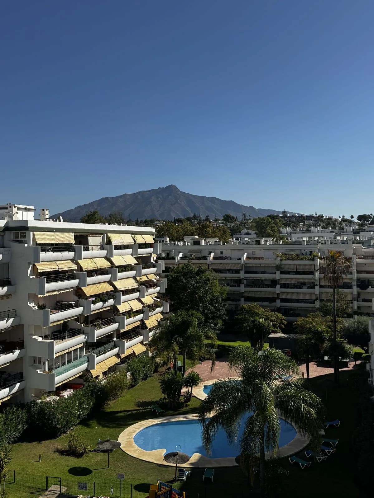 3 Bedroom Middle Floor Apartment for Sale in Guadalmina Alta, Málaga