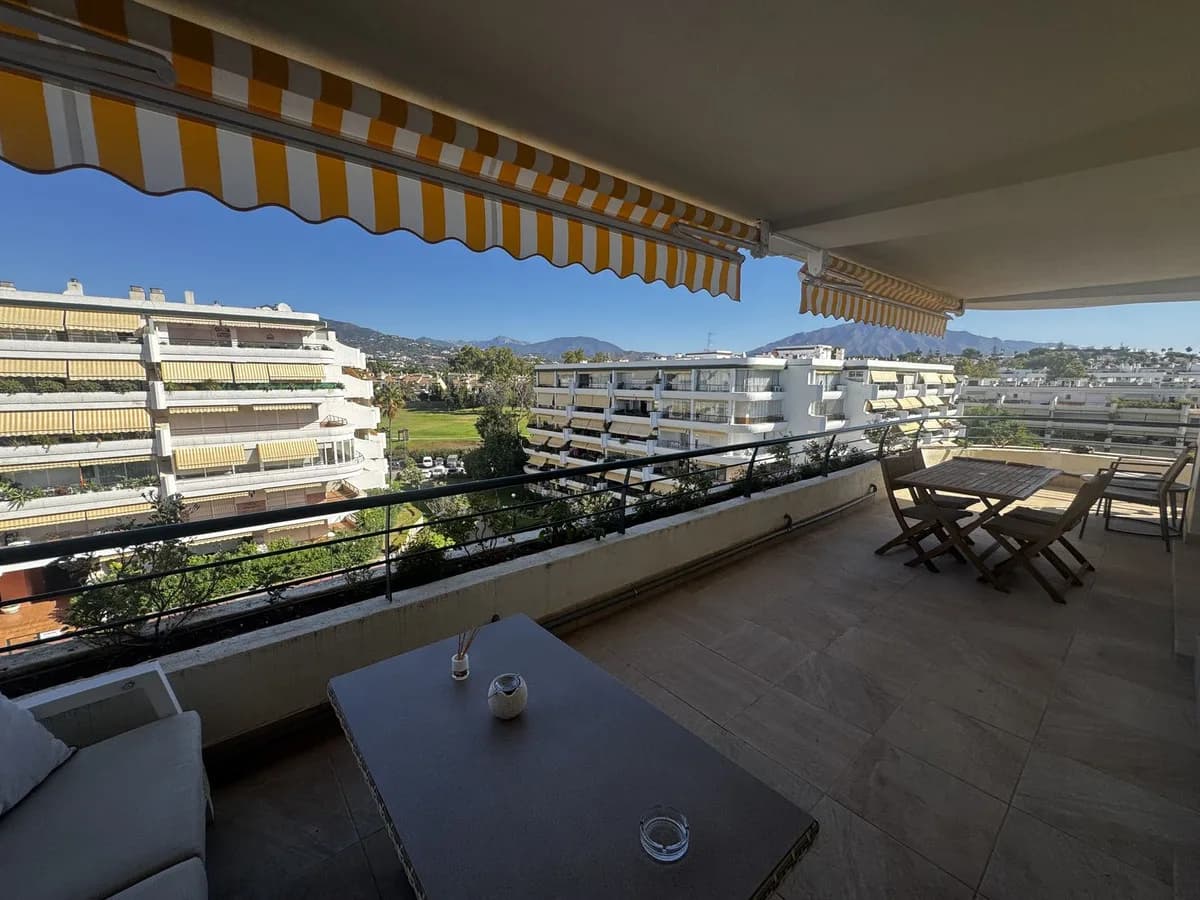 3 Bedroom Middle Floor Apartment for Sale in Guadalmina Alta, Málaga - Image 6