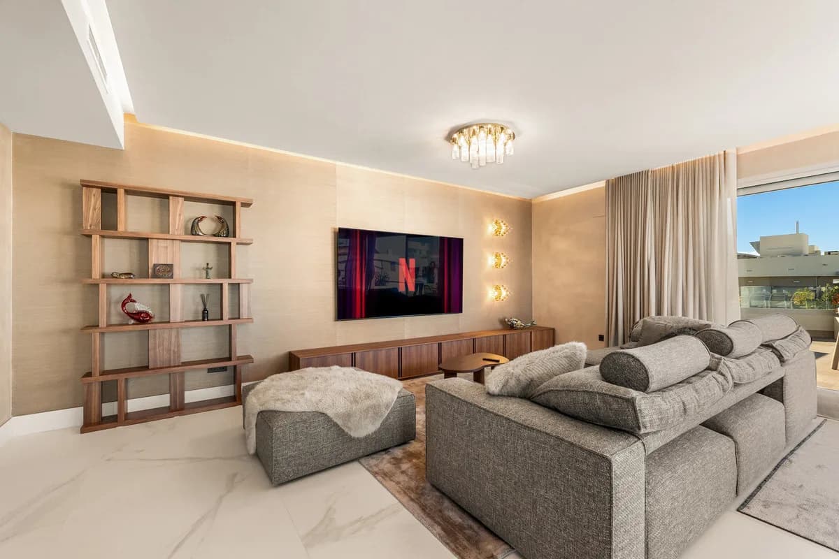 3 Bedroom Penthouse for Sale in San Pedro de Alcántara, Málaga - Image 5