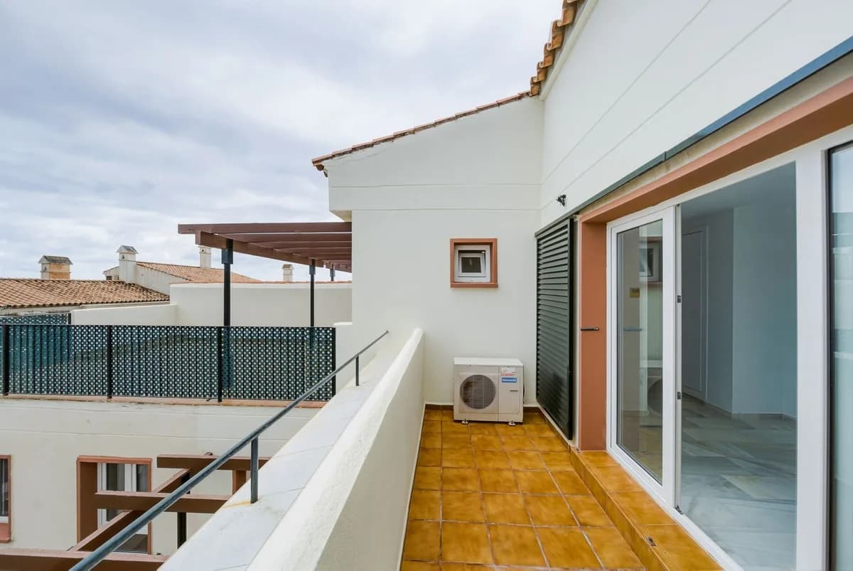 3 Bedroom Penthouse Duplex for Sale in Benalmadena Costa, Málaga - Image 5