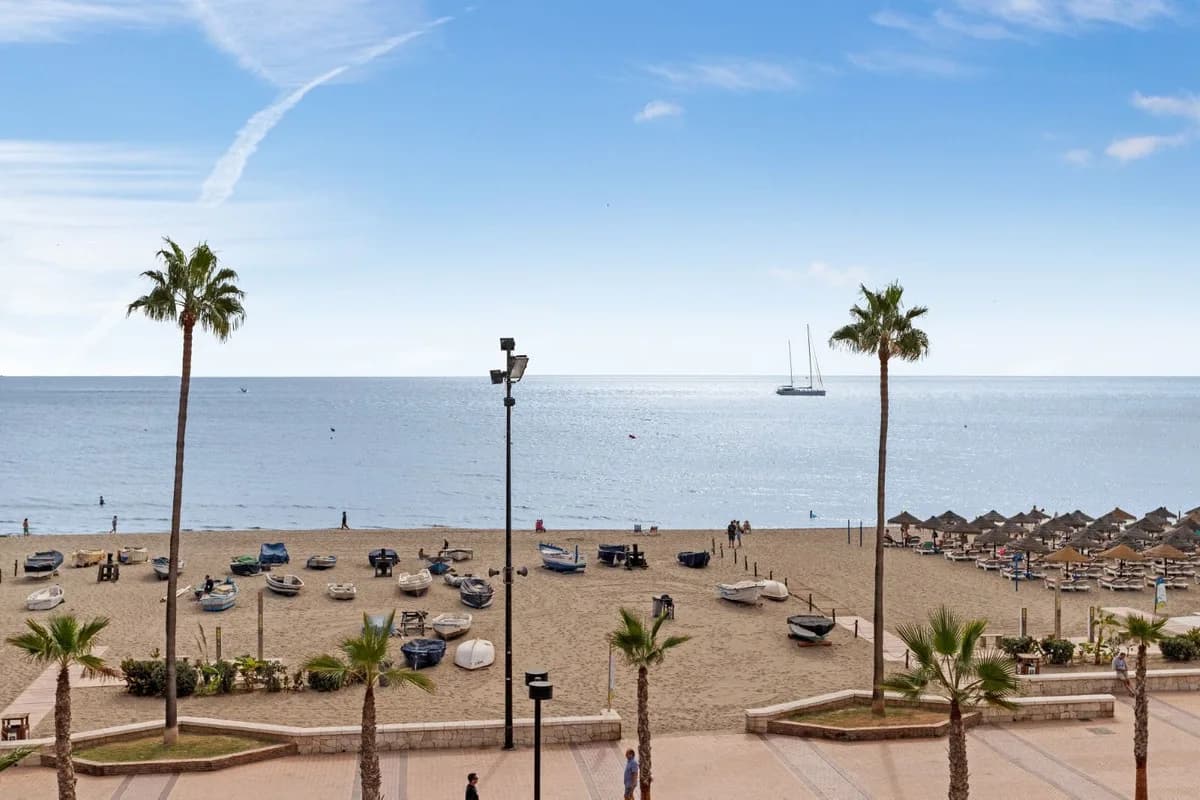 2 Bedroom Middle Floor Apartment for Sale in Fuengirola, Málaga