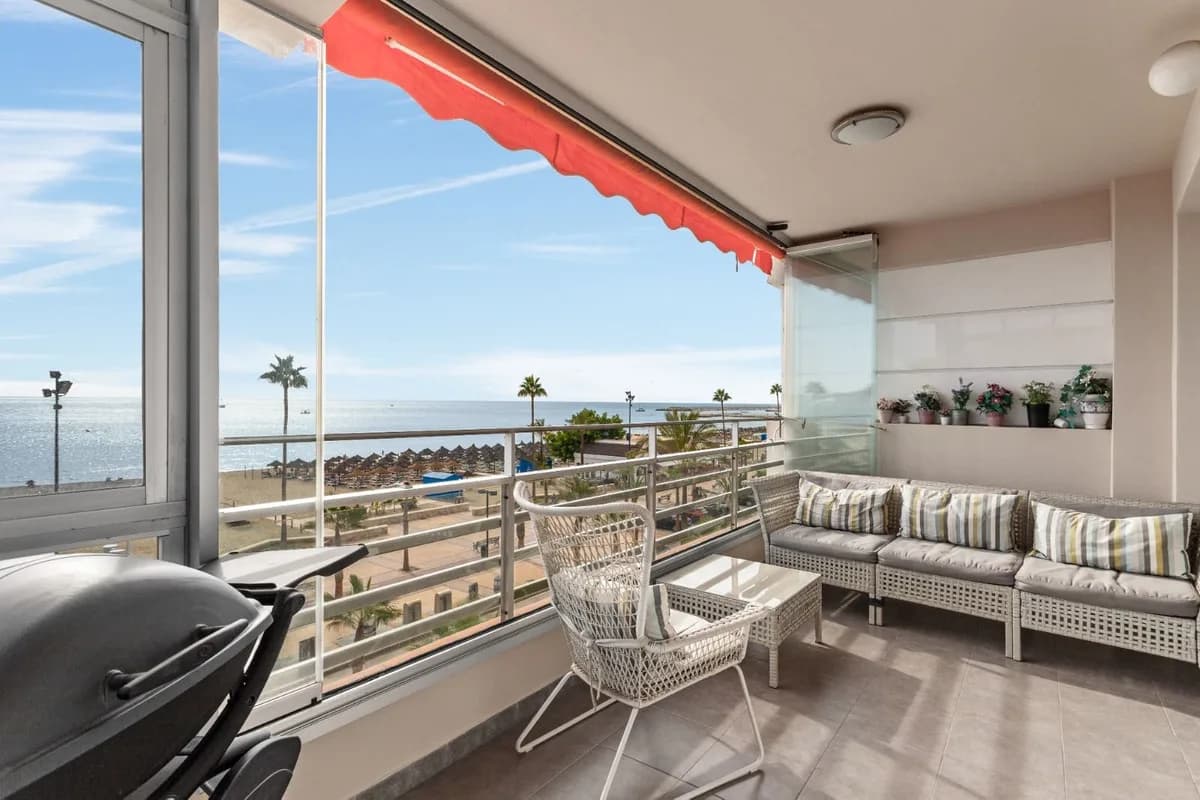 2 Bedroom Middle Floor Apartment for Sale in Fuengirola, Málaga - Image 4
