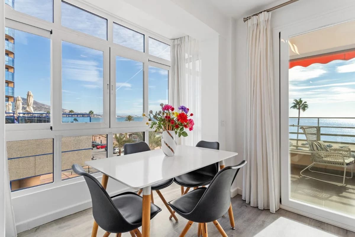 2 Bedroom Middle Floor Apartment for Sale in Fuengirola, Málaga - Image 6