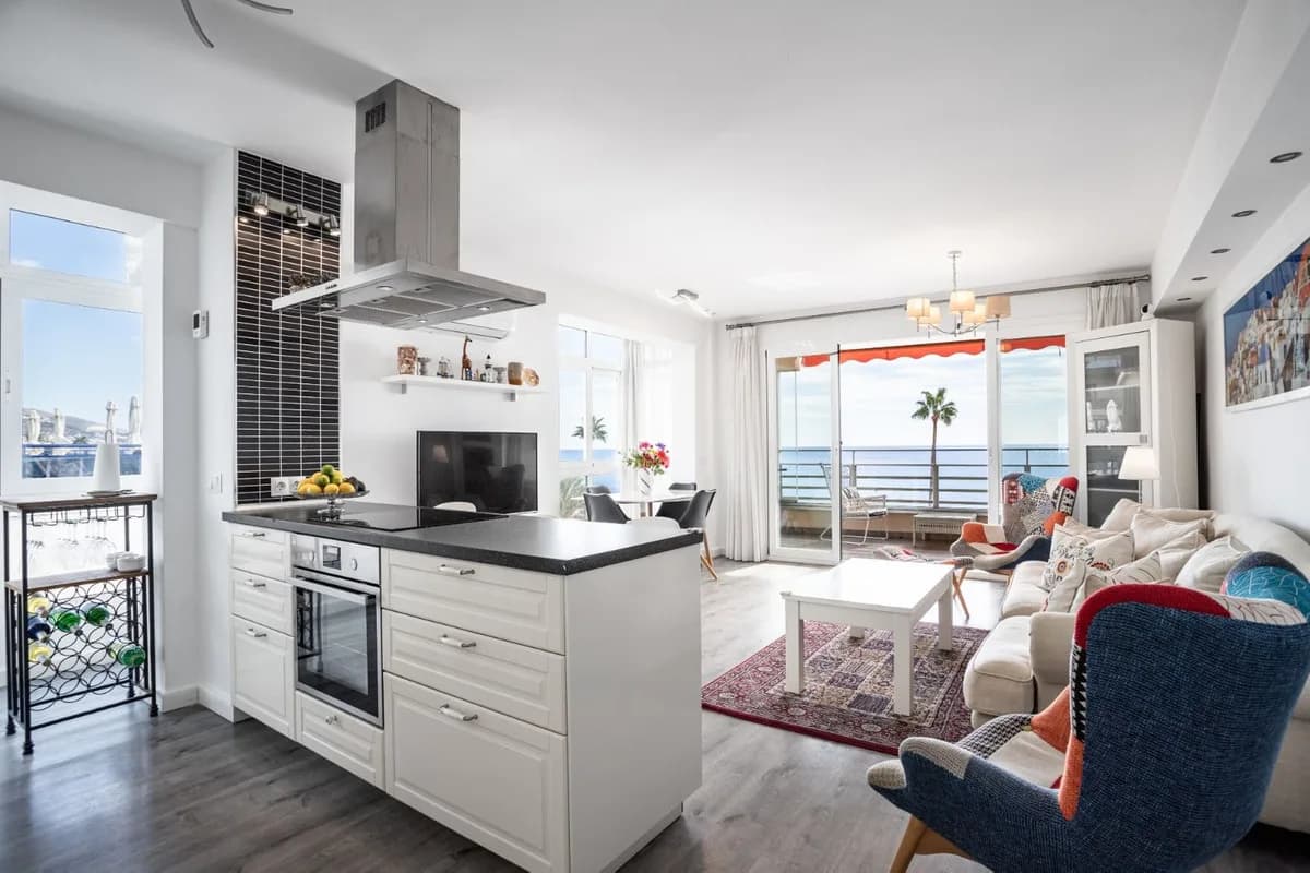 2 Bedroom Middle Floor Apartment for Sale in Fuengirola, Málaga - Image 7