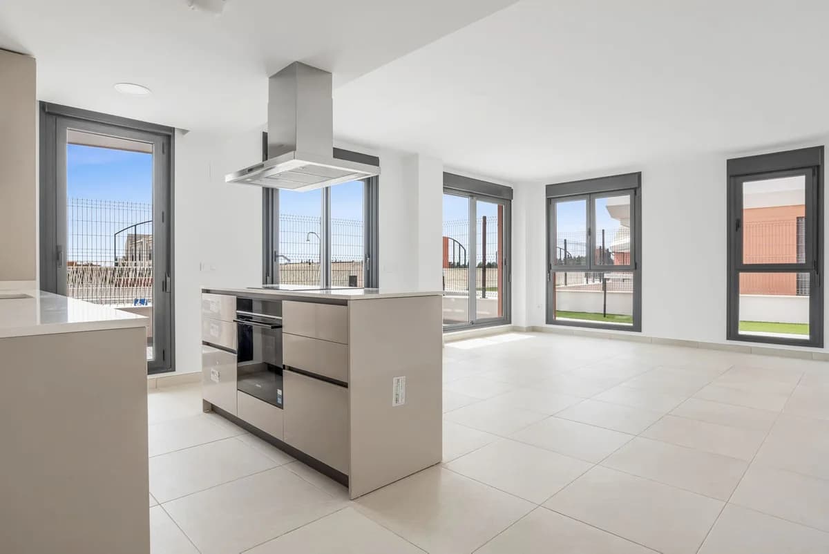 3 Bedroom Middle Floor Apartment for Sale in La Cala de Mijas, Málaga - Image 2
