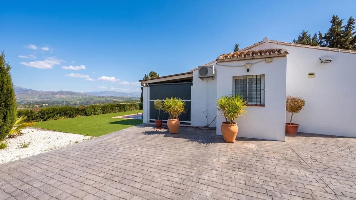 2 Bedroom Finca - Cortijo for Sale in Coín, Málaga - Image 3