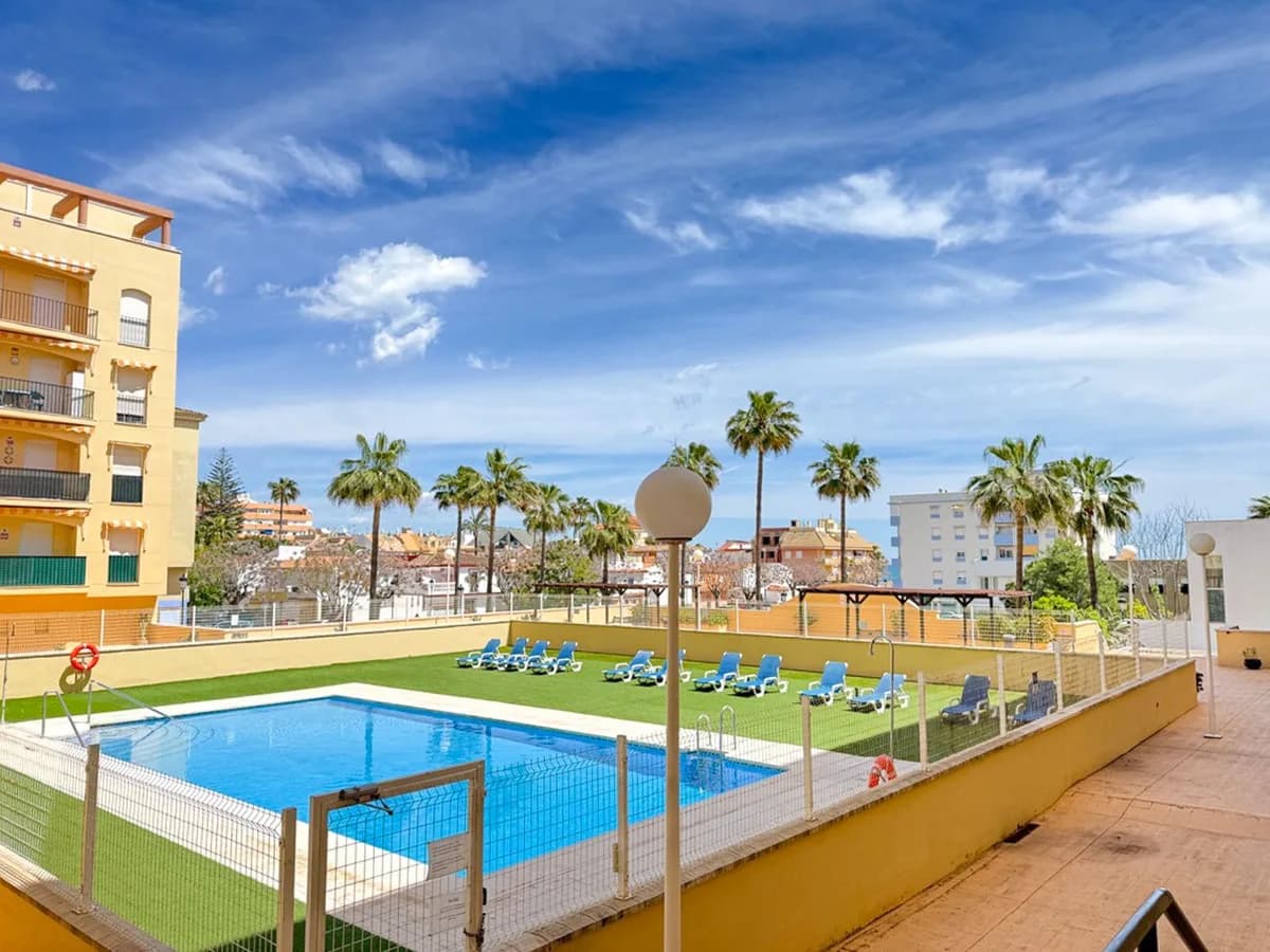 2 Bedroom Middle Floor Apartment for Sale in San Luis de Sabinillas, Málaga