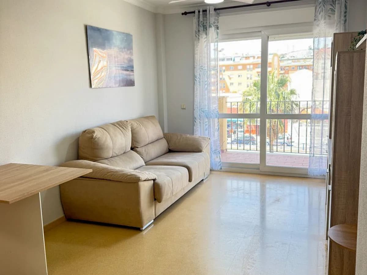 2 Bedroom Middle Floor Apartment for Sale in San Luis de Sabinillas, Málaga - Image 3