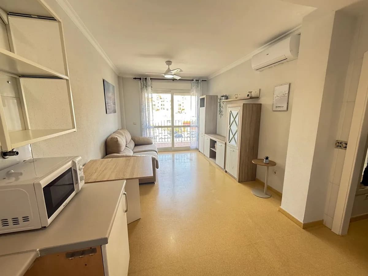 2 Bedroom Middle Floor Apartment for Sale in San Luis de Sabinillas, Málaga - Image 5