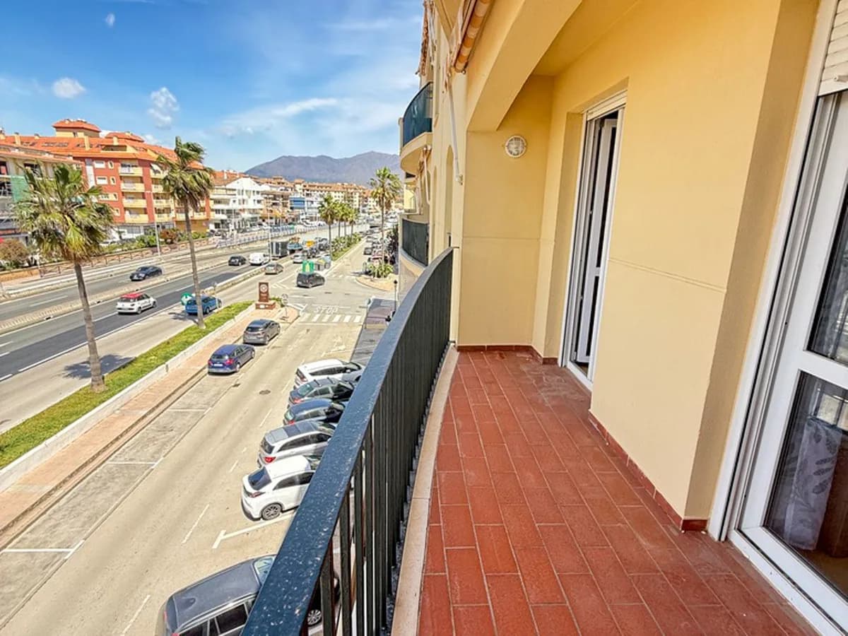 2 Bedroom Middle Floor Apartment for Sale in San Luis de Sabinillas, Málaga - Image 9