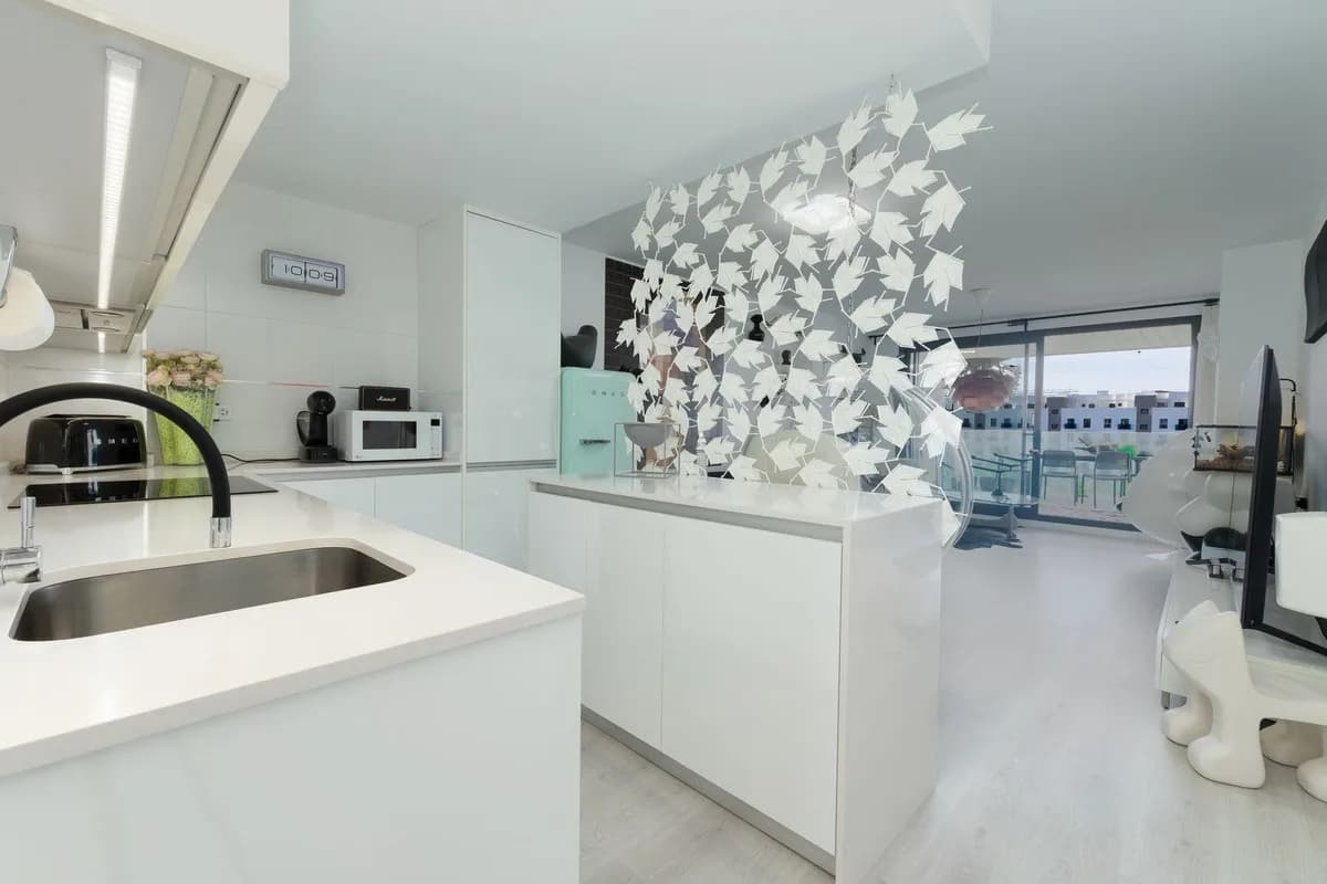 2 Bedroom Middle Floor Apartment for Sale in Mijas, Málaga - Image 5