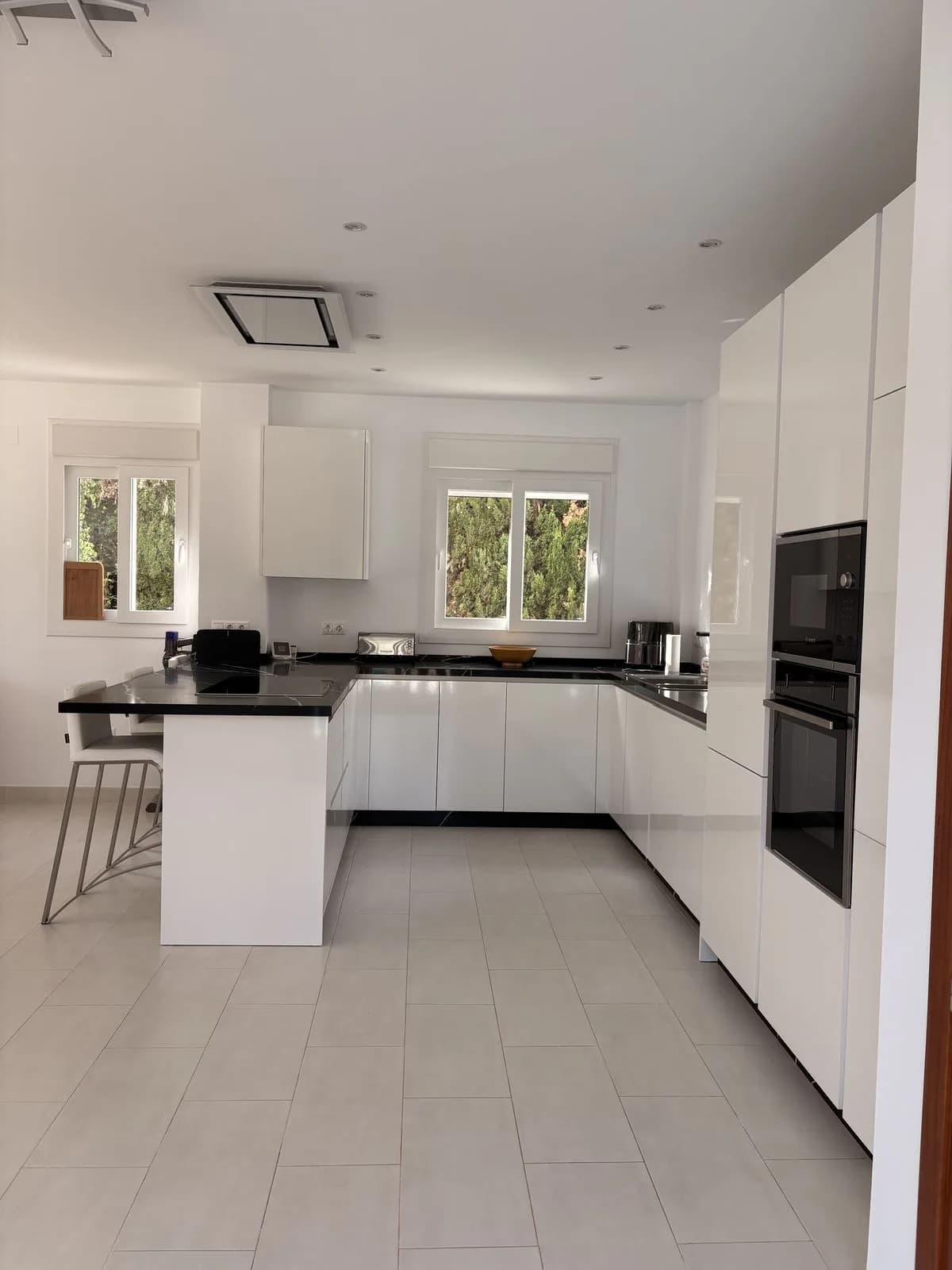 6 Bedroom Detached Villa for Sale in Mijas Costa, Málaga - Image 6