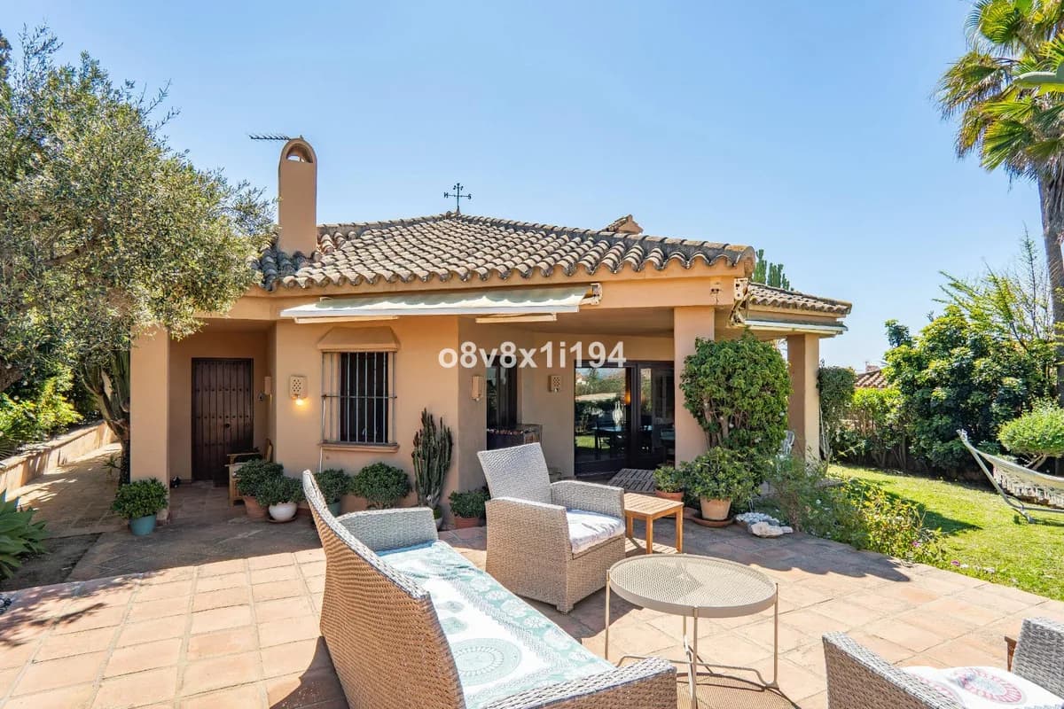 2 Bedroom Detached Villa for Sale in Marbella, Málaga - Image 6