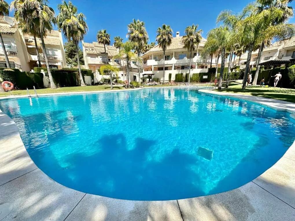 3 Bedroom Townhouse for Sale in Marbella, Málaga - Image 3
