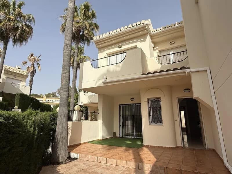 3 Bedroom Townhouse for Sale in Marbella, Málaga - Image 4