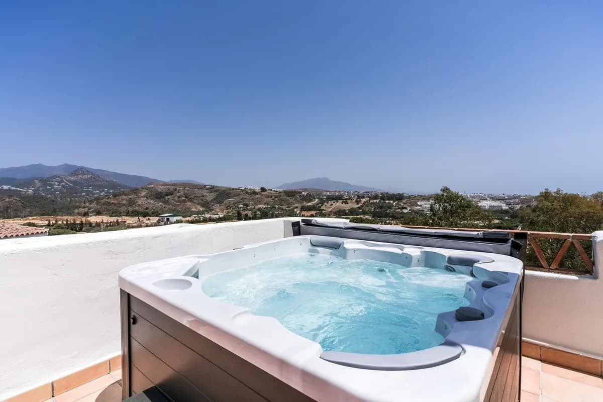 2 Bedroom Penthouse for Sale in Estepona, Málaga