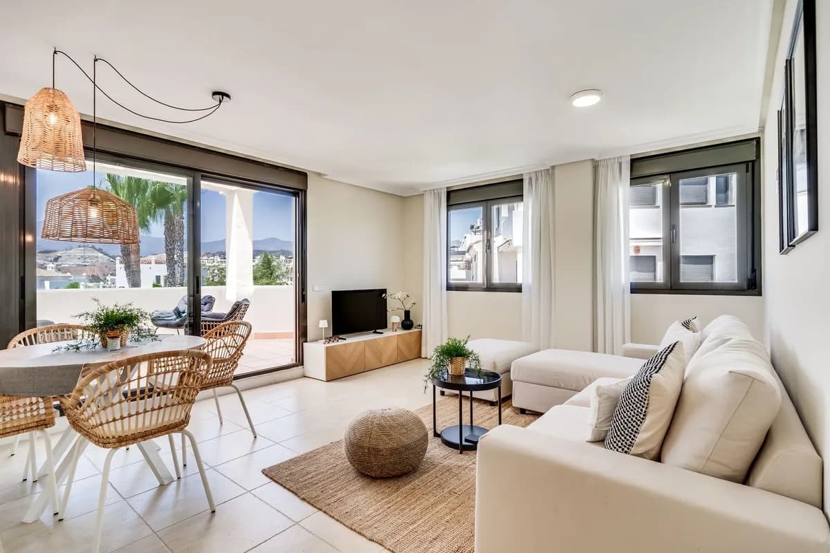 2 Bedroom Penthouse for Sale in Estepona, Málaga - Image 2