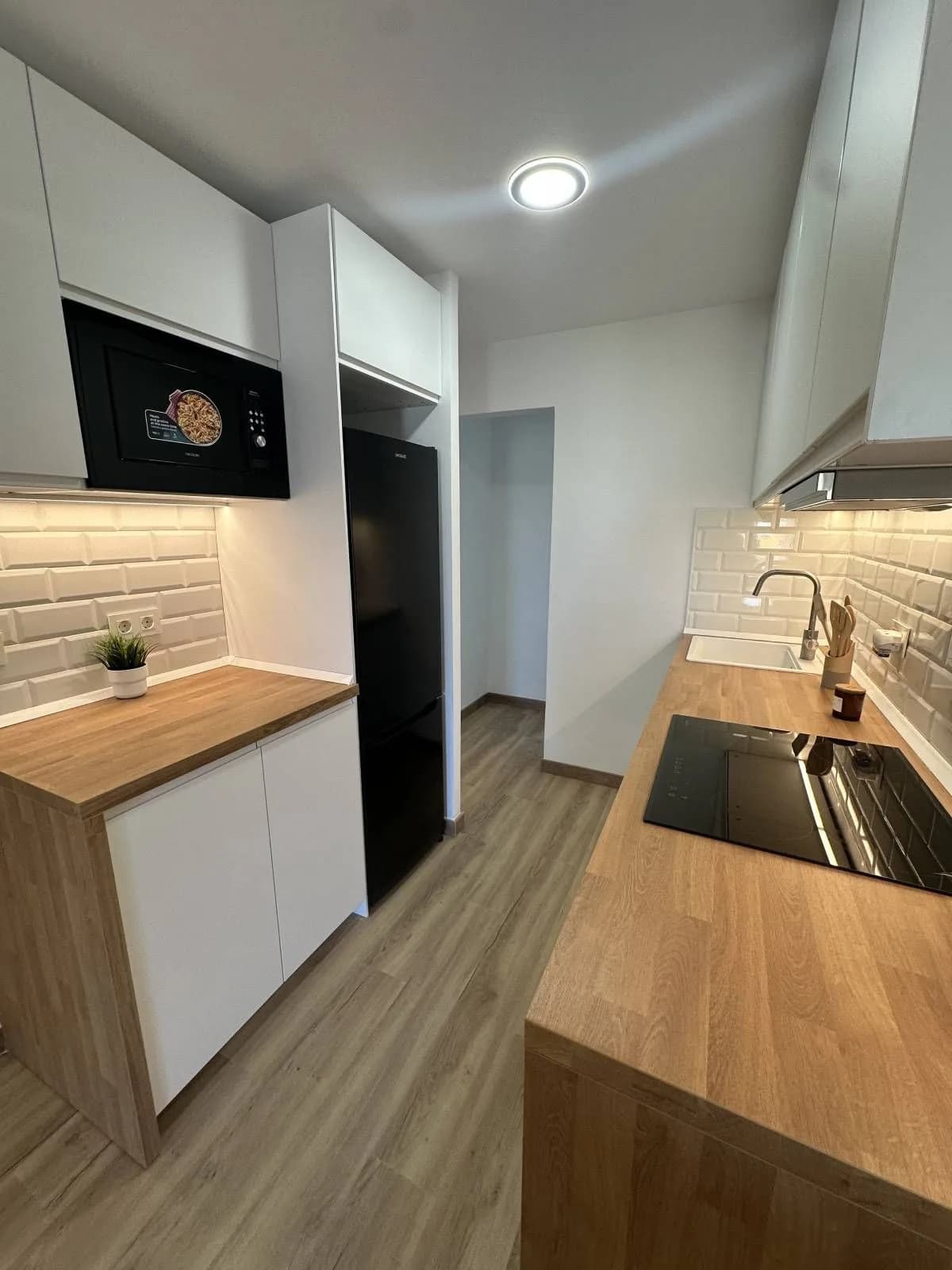 2 Bedroom Middle Floor Apartment for Sale in Arroyo de la Miel, Málaga - Image 2