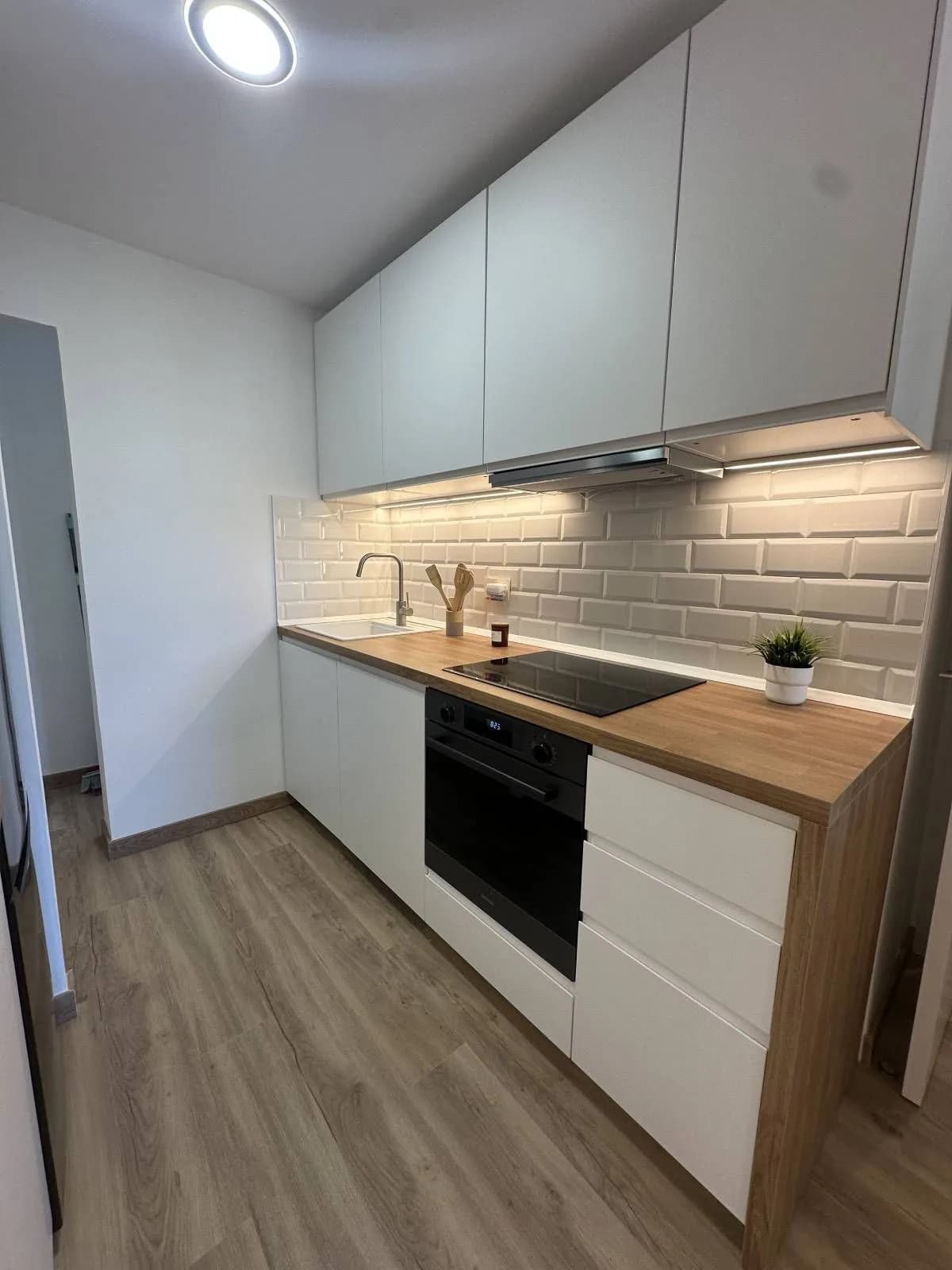 2 Bedroom Middle Floor Apartment for Sale in Arroyo de la Miel, Málaga - Image 3
