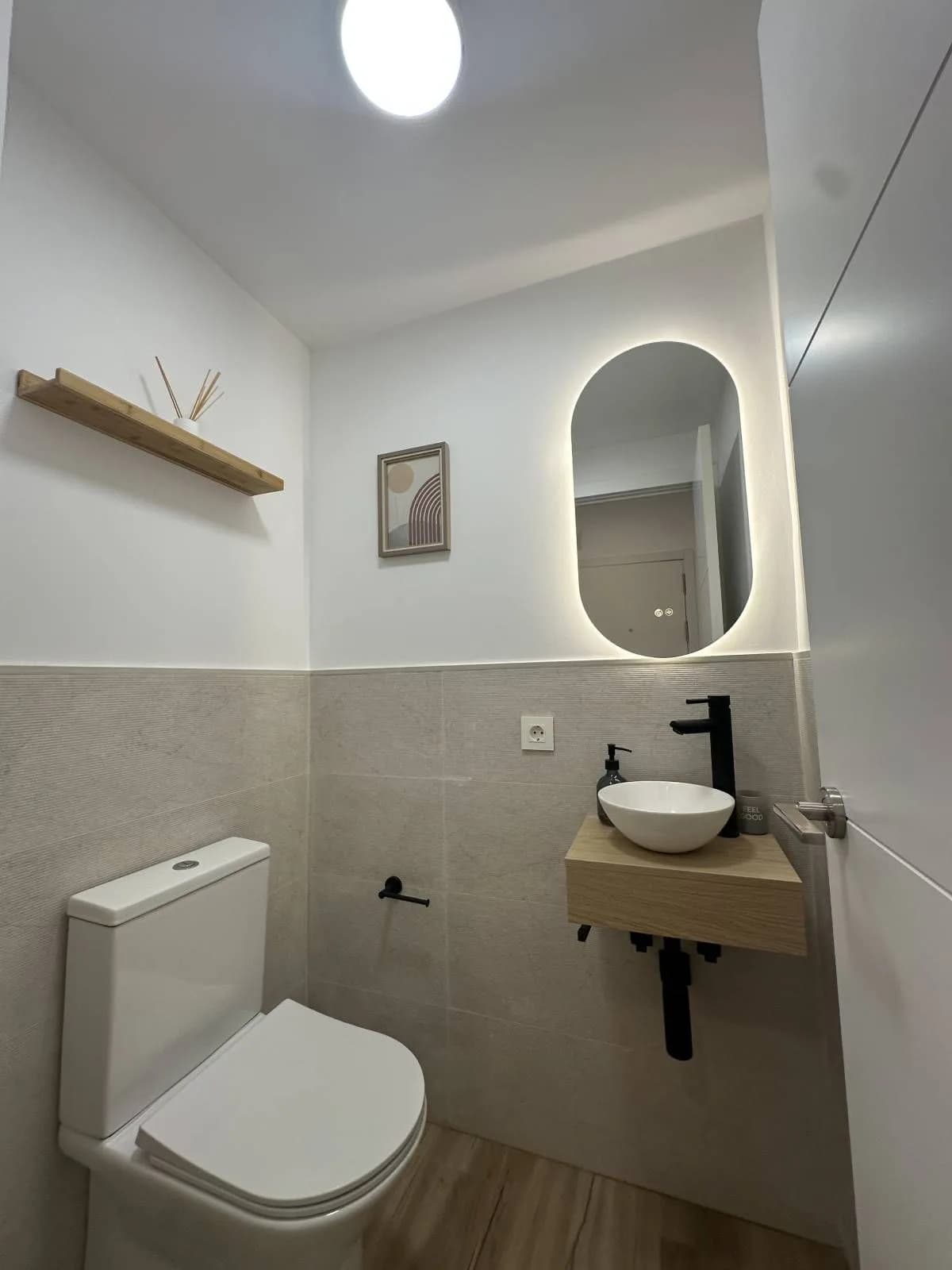 2 Bedroom Middle Floor Apartment for Sale in Arroyo de la Miel, Málaga - Image 5