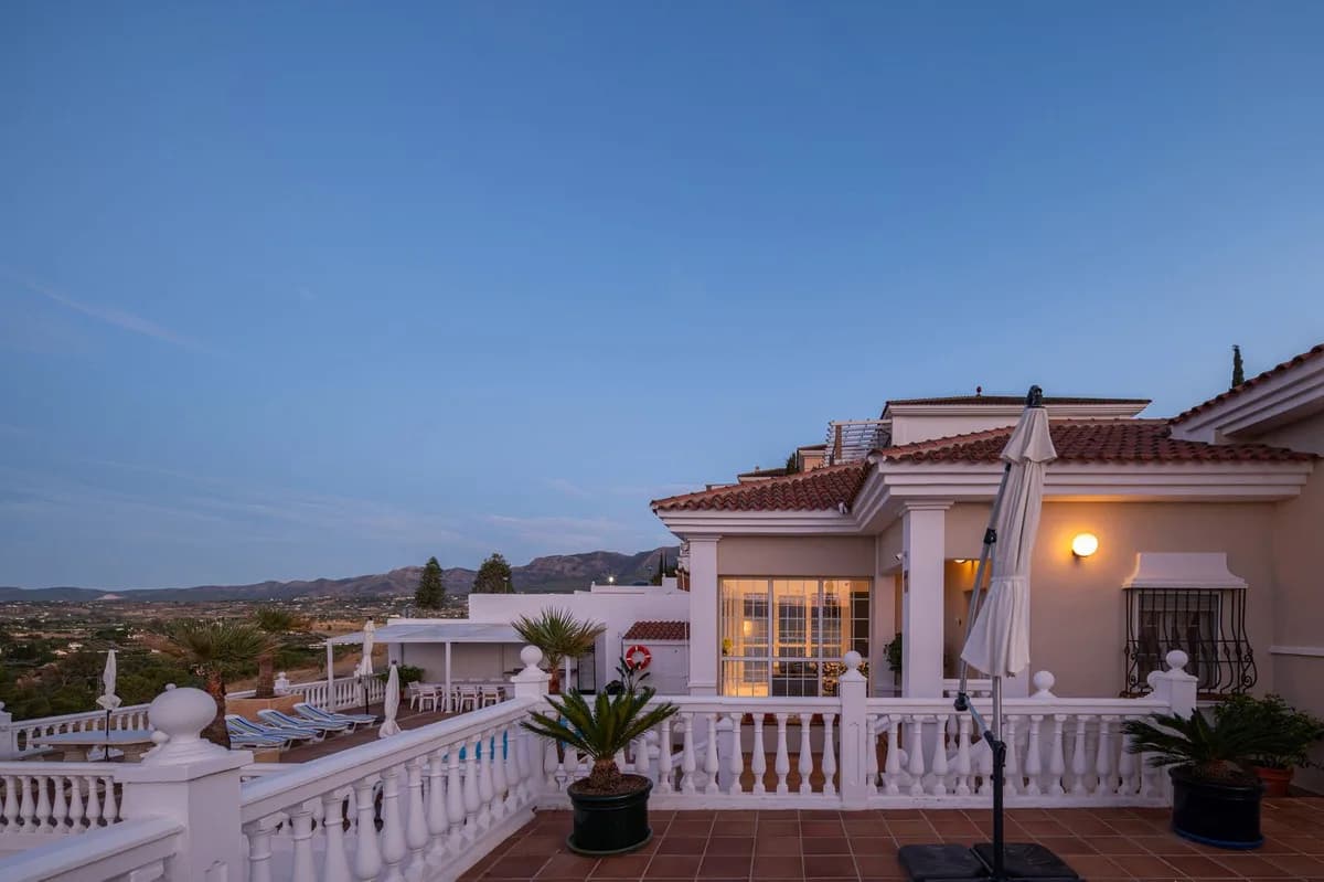 5 Bedroom Detached Villa for Sale in Alhaurín el Grande, Málaga - Image 9