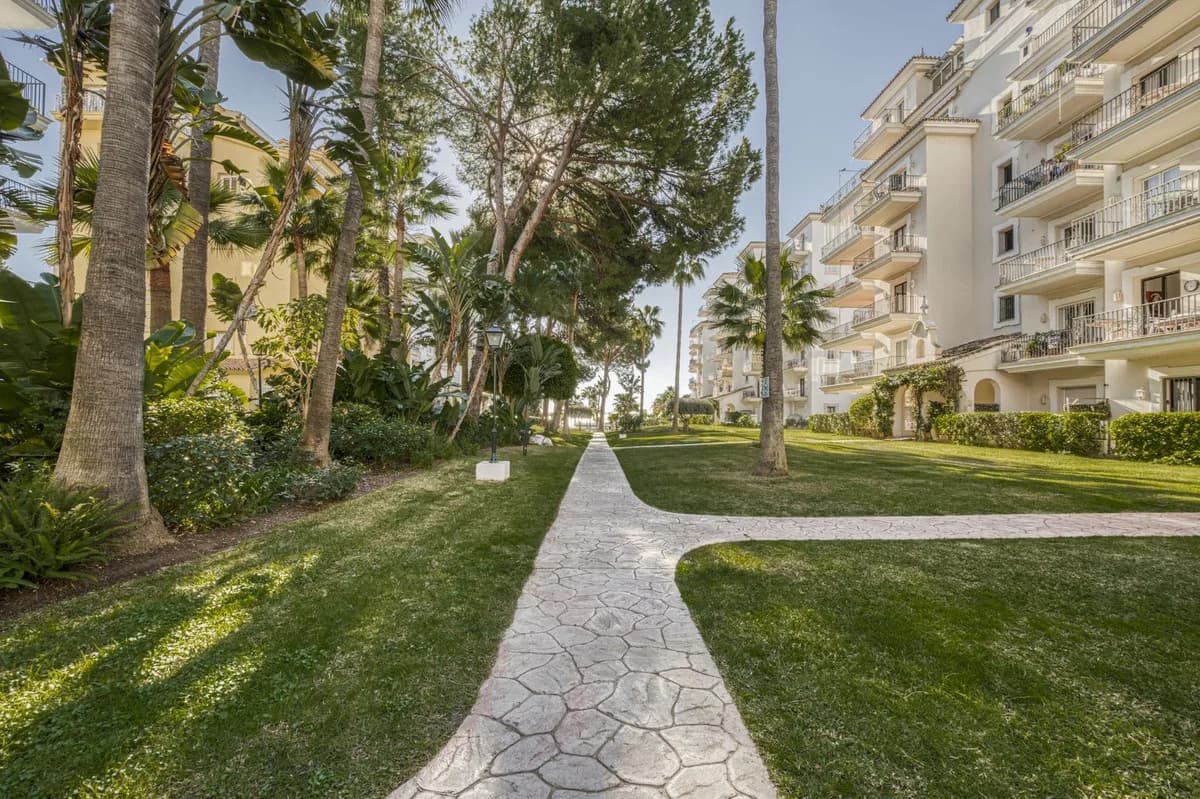 3 Bedroom Ground Floor Apartment for Sale in Puerto Banús, Málaga - Image 3