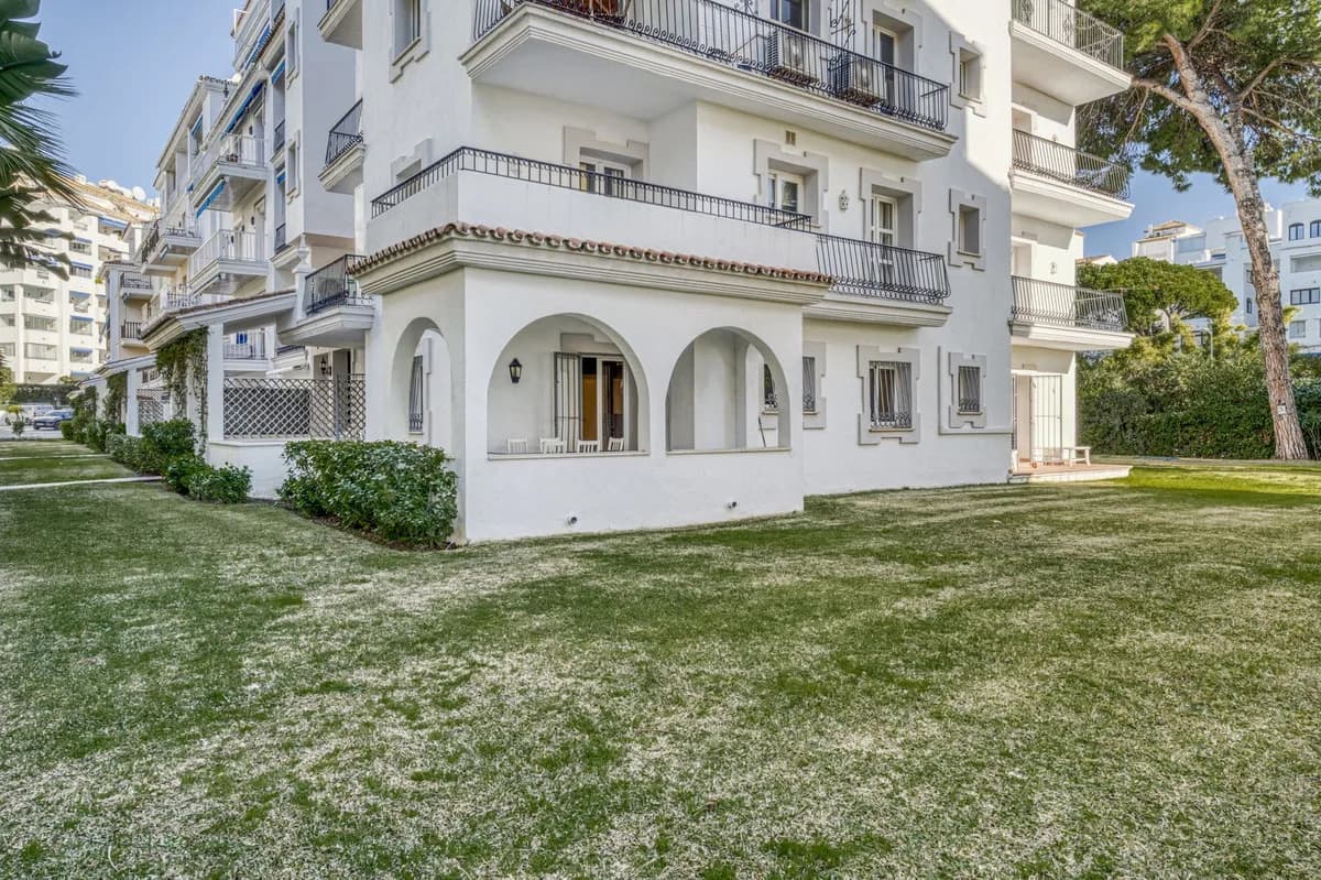 3 Bedroom Ground Floor Apartment for Sale in Puerto Banús, Málaga - Image 5