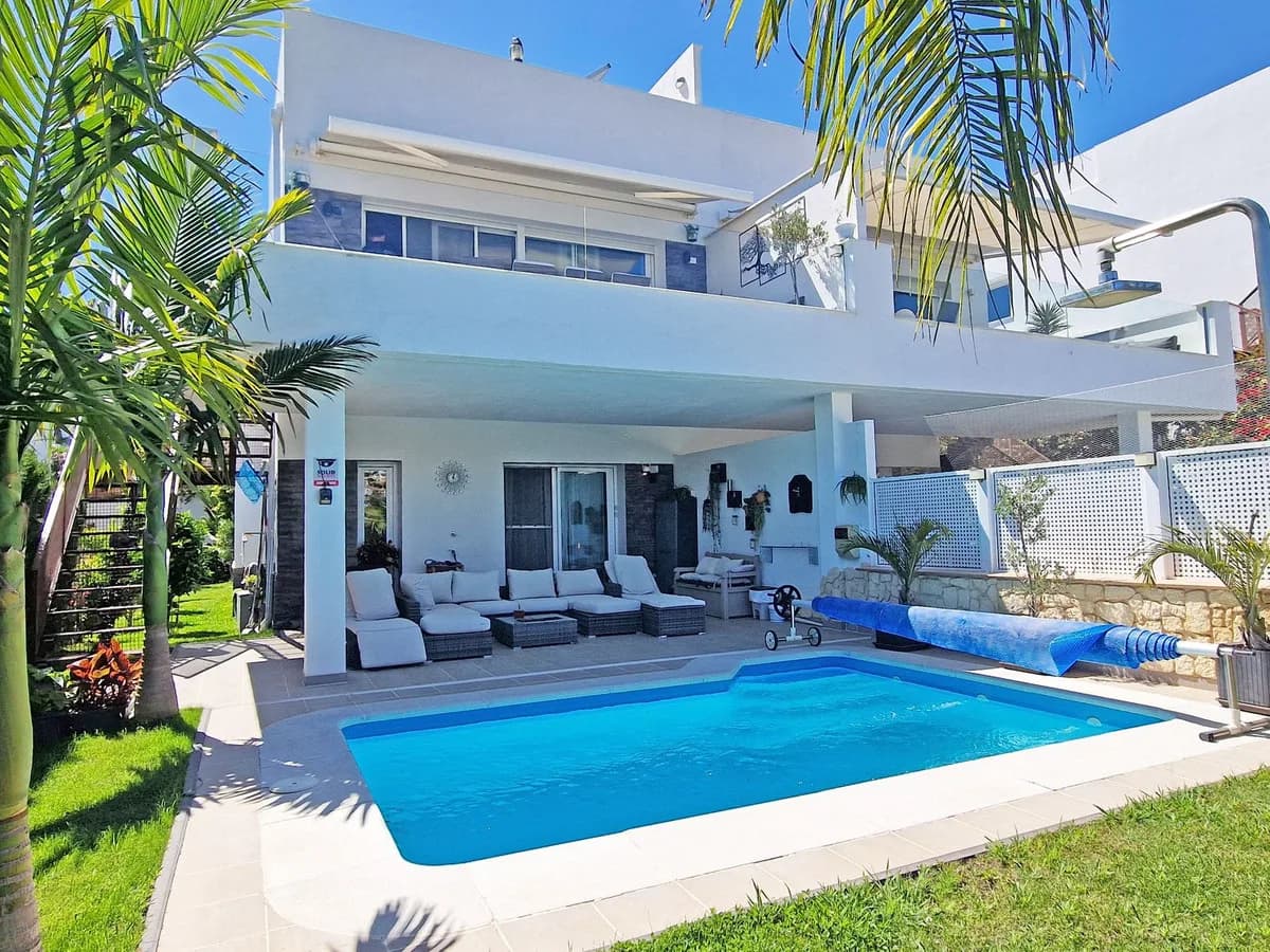 3 Bedroom Semi-Detached House for Sale in Riviera del Sol, Málaga - Image 6