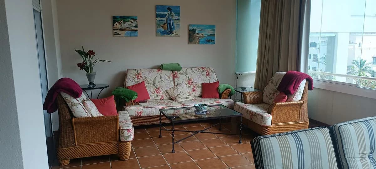 2 Bedroom Middle Floor Apartment for Sale in Elviria, Málaga - Image 9