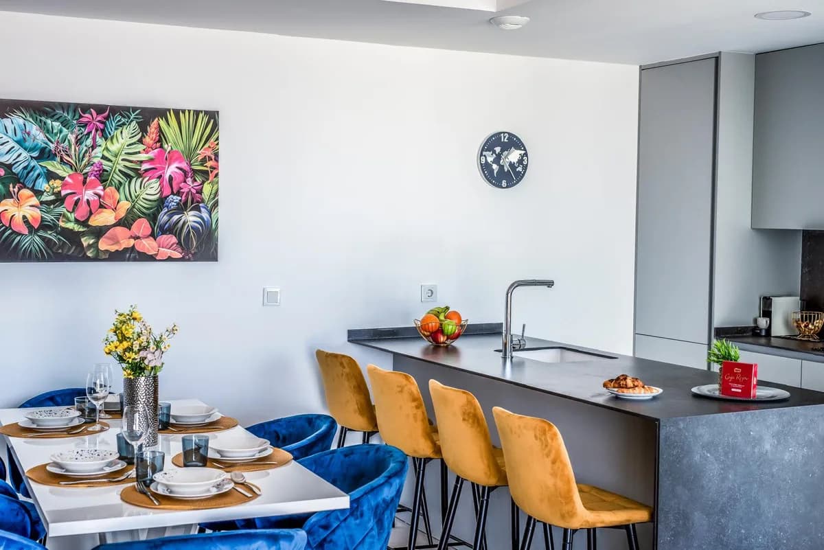 3 Bedroom Middle Floor Apartment for Sale in Fuengirola, Málaga - Image 7