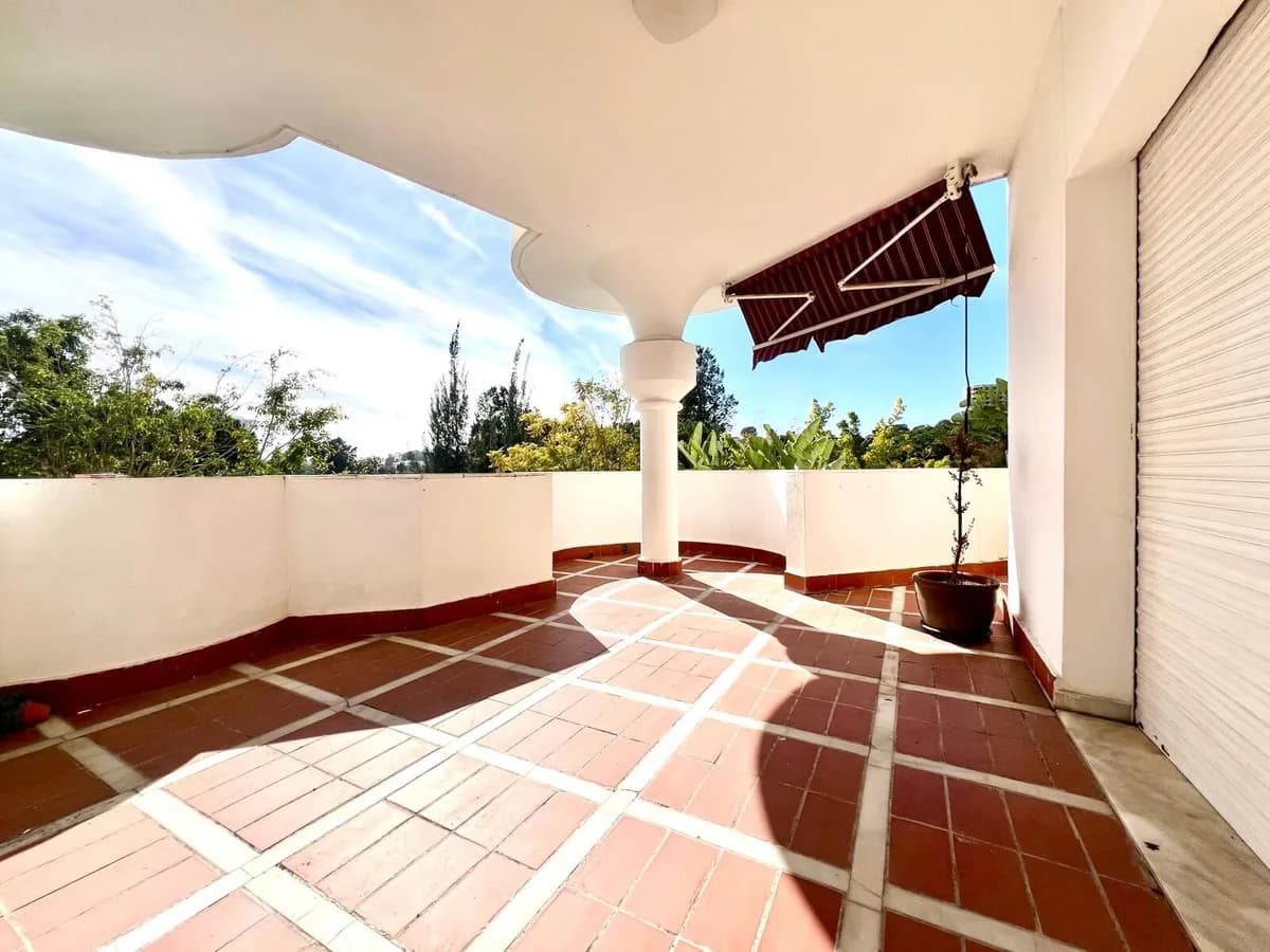 3 Bedroom Ground Floor Apartment for Sale in Marbella, Málaga - Image 4