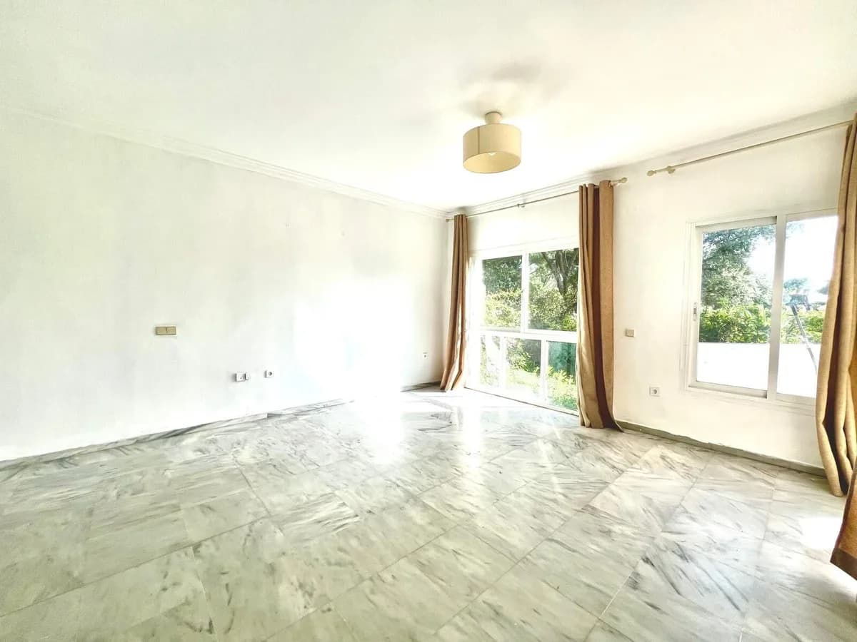 3 Bedroom Ground Floor Apartment for Sale in Marbella, Málaga - Image 8