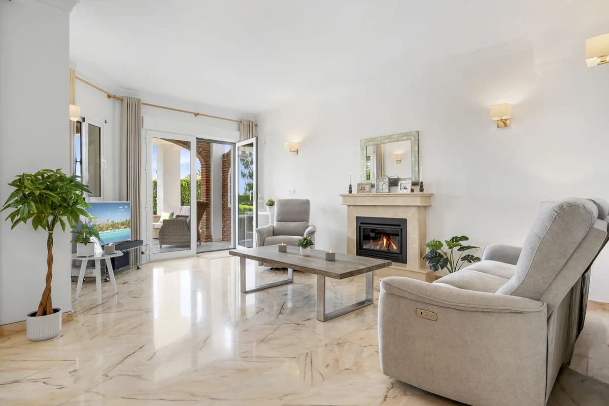 3 Bedroom Detached Villa for Sale in El Chaparral, Málaga - Image 4