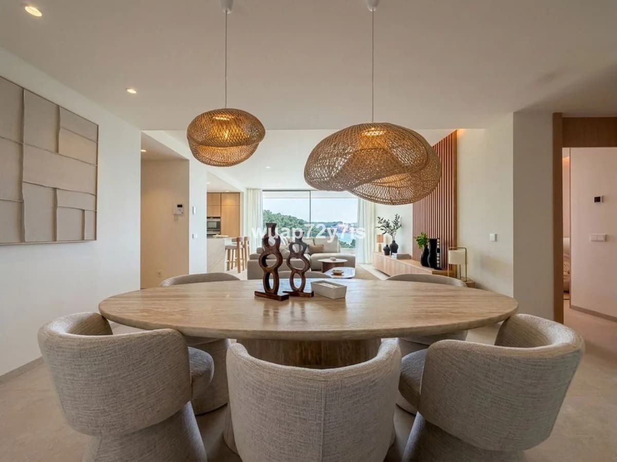 3 Bedroom Middle Floor Apartment for Sale in La Quinta, Málaga - Image 7
